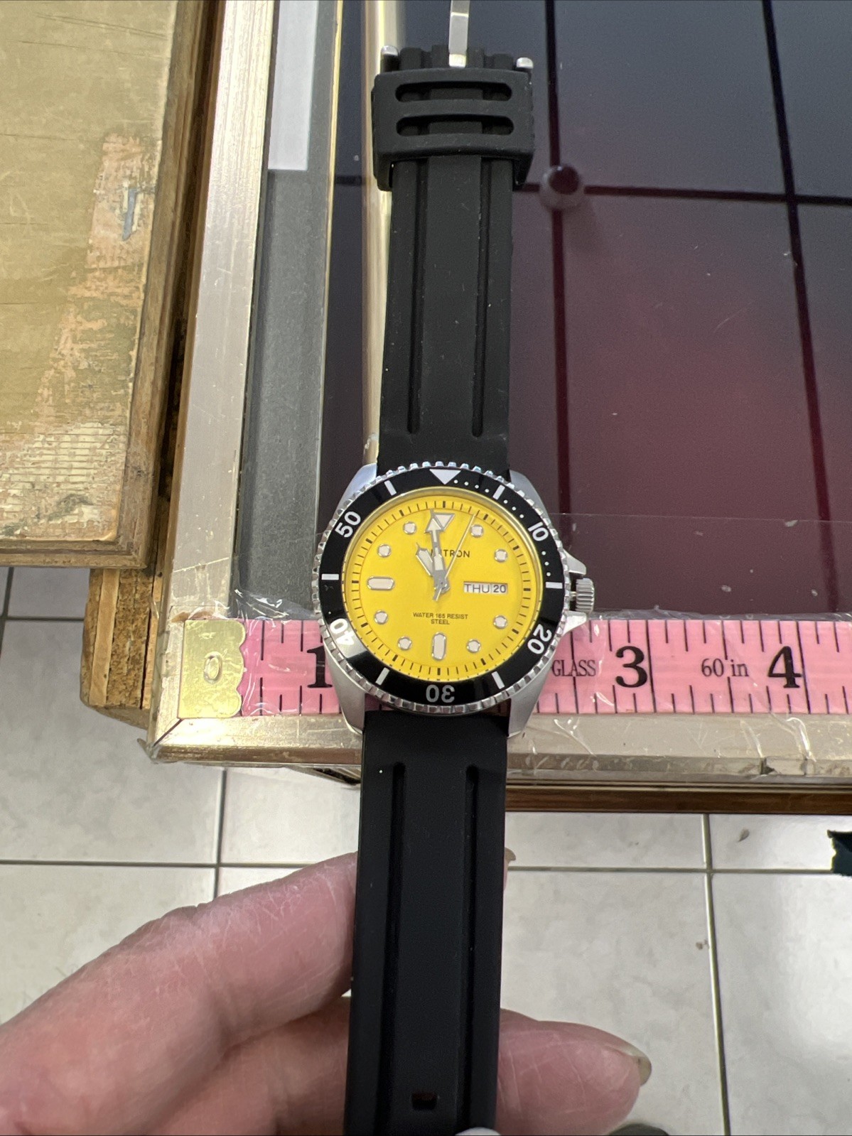 Armitron 20/5582SV Yellow Day Date Watch❤️Diver Style 165ft👍NICE(BNS)🔥