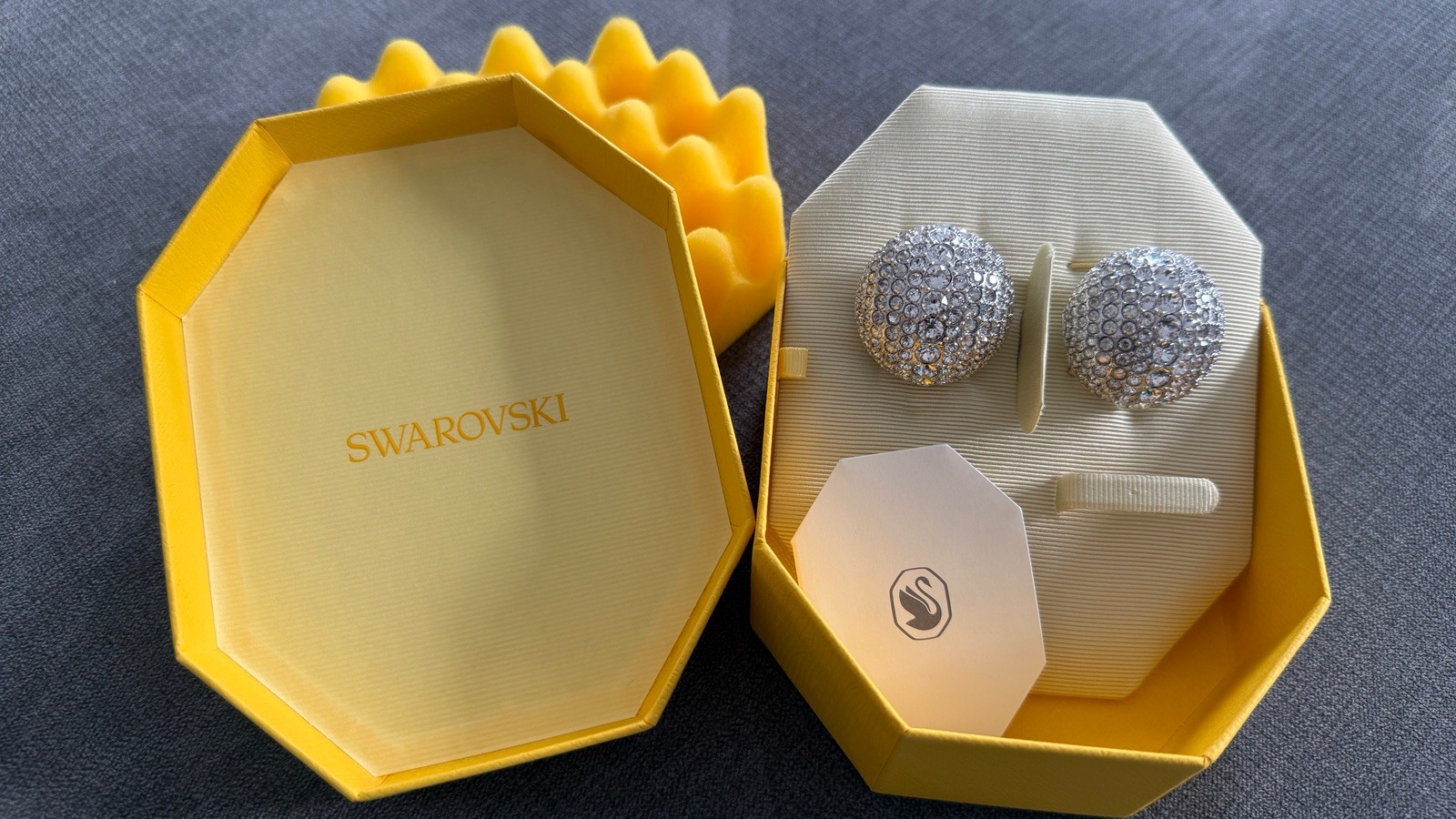 Swarovski Sublima clip earrings White Rhodium plated 5699563
