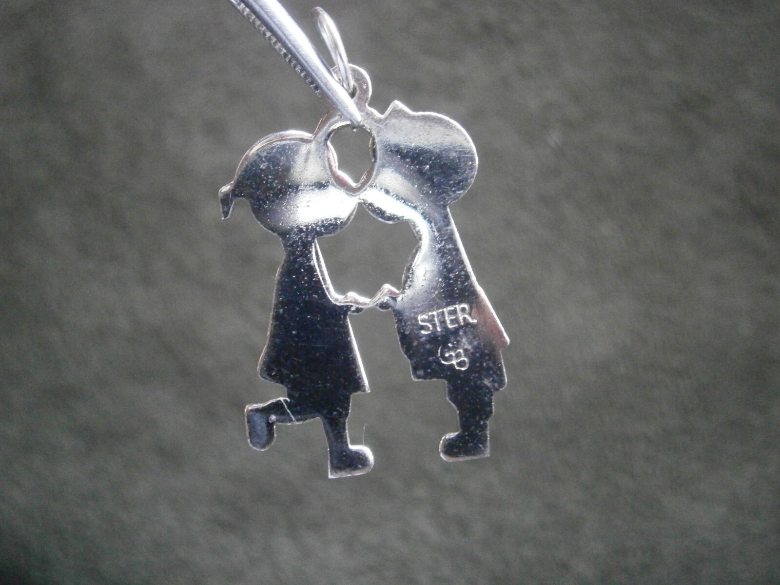 Kissing Couple Vintage Shiny Sterling Silver Bracelet Charm Pendant 3.0g