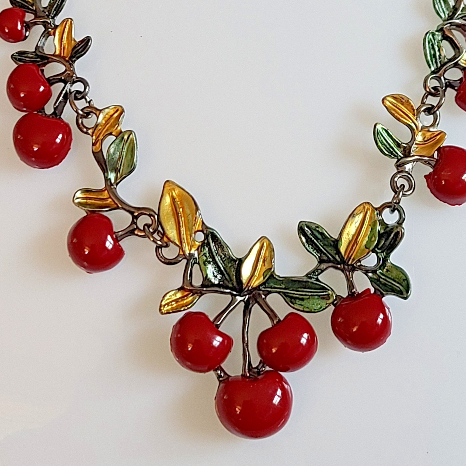 FAUX BAKELITE GORGEOUS RED CHERRY NECKLACE AND EARRINGS GREEN GOLD LEAVES BEAUTY
