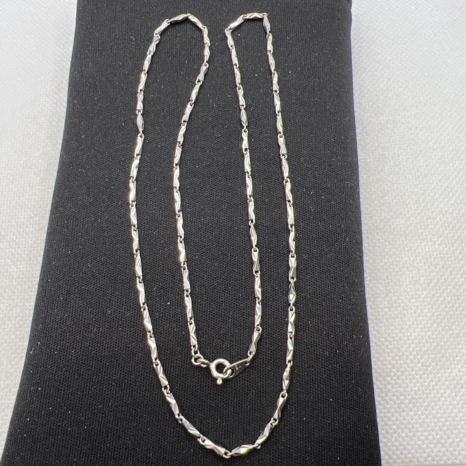 Elegant 18K (750) White Gold Fancy Bar Link Chain Necklace 19” long 8.6gr.