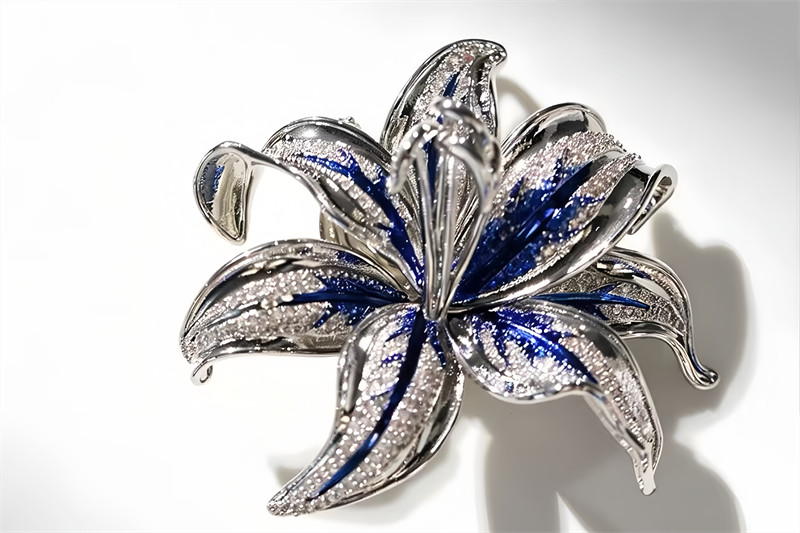 Blooming Lily Flowers, High-end Gradient-Colored Enamel Floral Brooch 5.5CM 1PCS
