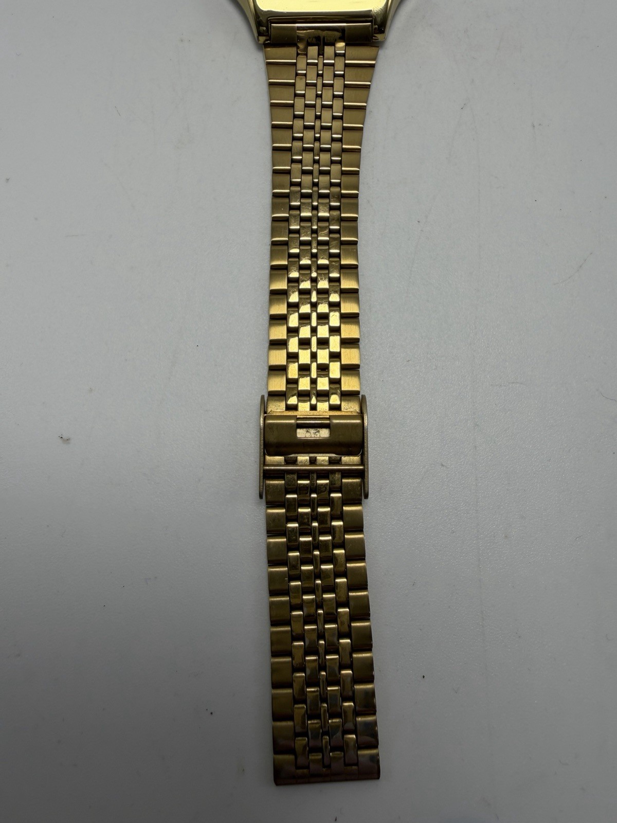 Broken Band Timex x Pacman tw2u32000 New Battery 35MM Digital Gold Tone M555