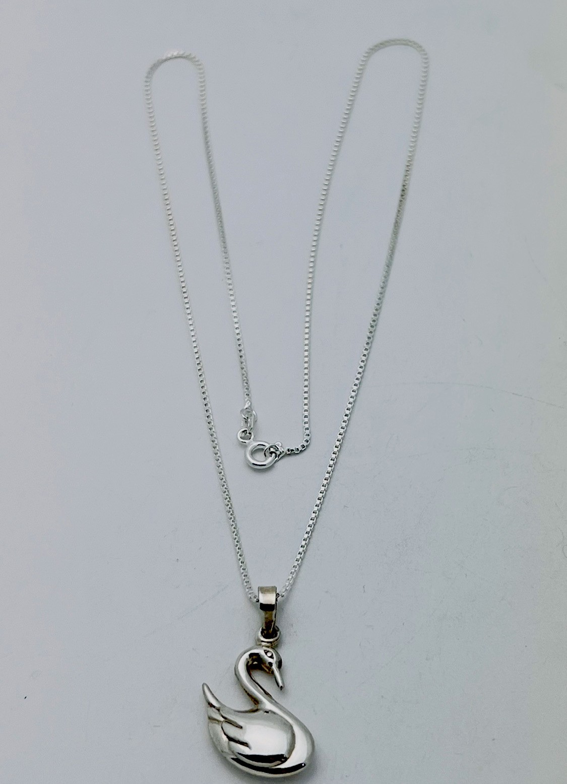 925 Sterling Silver 4.1 Gram 3D Swan Necklace 18”