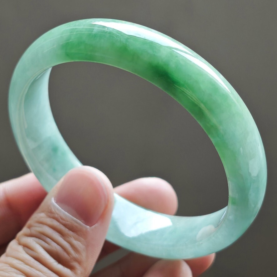 61mm Emerald Green Icy Jadeite Jade Bangle Bracelet Burma Jade Bangle 2167