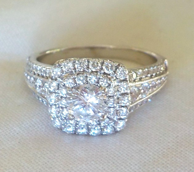 Dazzling 14K White Gold 0.55c Solitaire Diamond Halo Ring -5.84 gm, Sz 8, 1.29ct