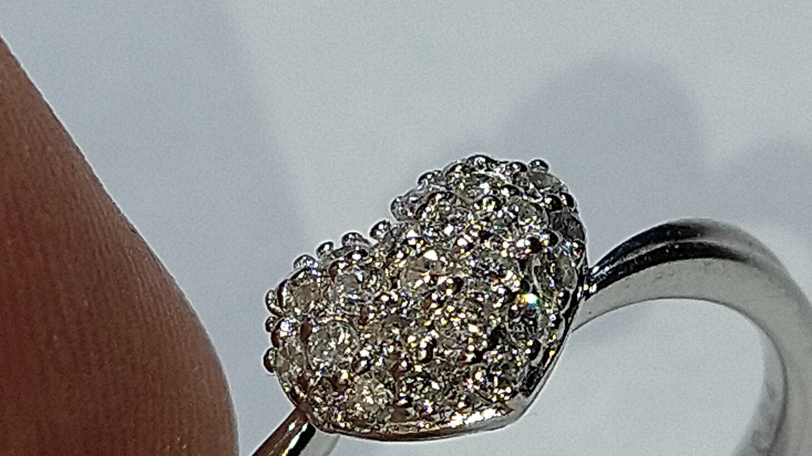 Solid 18k white gold (nickel-free) 0.24 ct natural diamond ring 2.96 gms sz 5