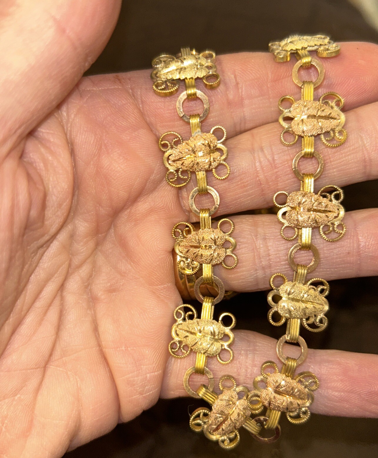 Vtg Victorian 10k? Black Hills Two tone Gold Leaf Booklink 18” Neckl See Details