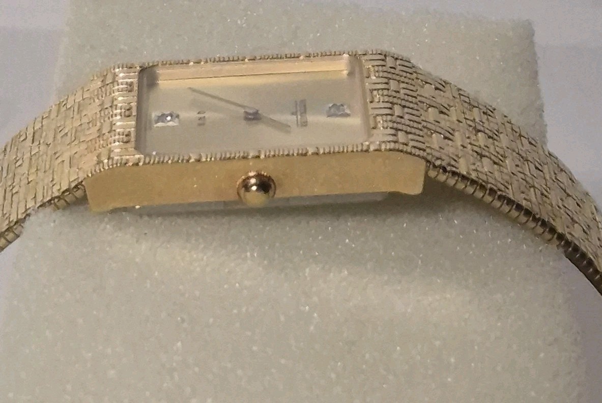 1980s Wittnauer QWR 25 x 31mm Tank Quartz Gold Tone Swiss Watch 9782 w/Box
