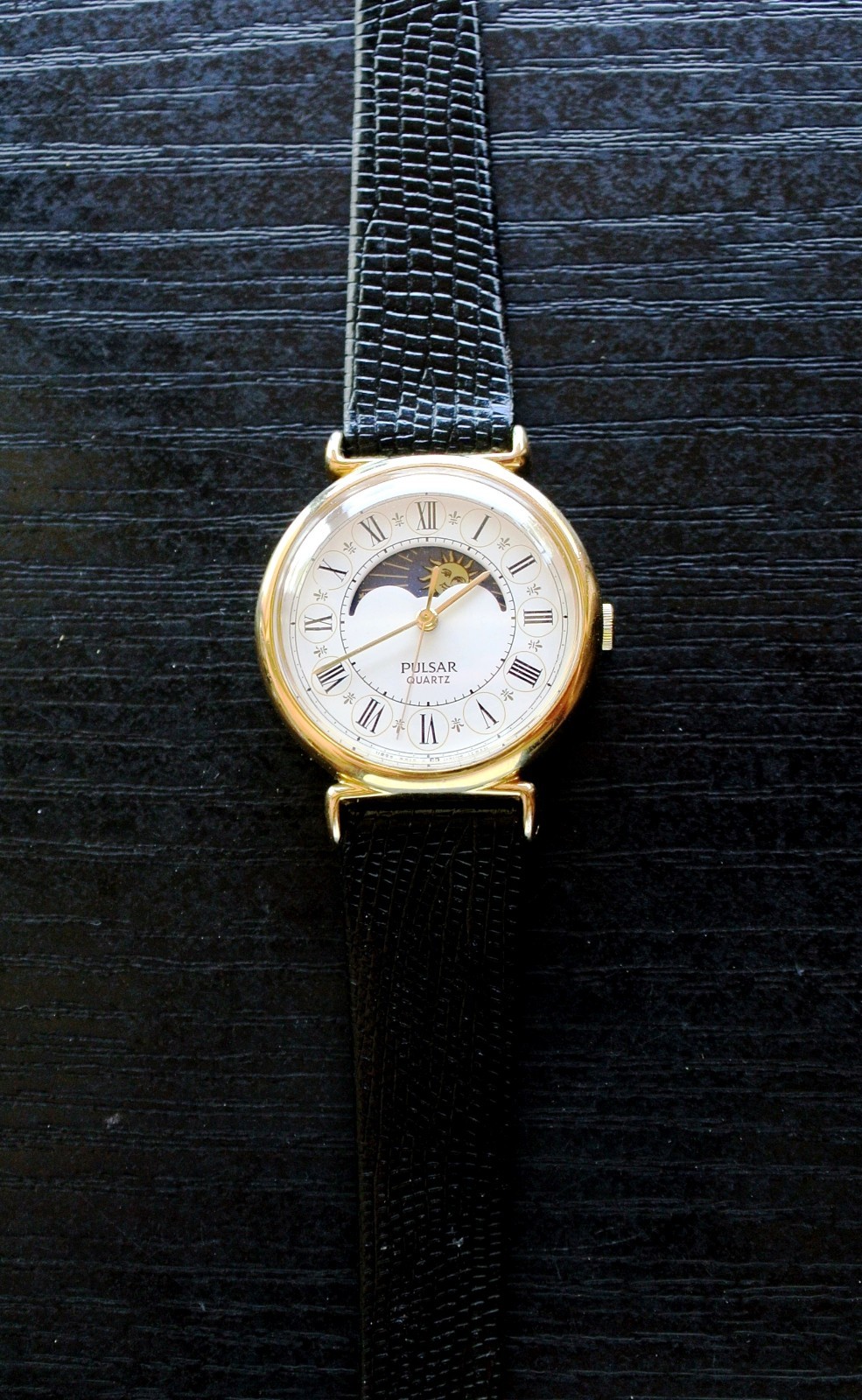 VINTAGE PULSAR SEIKO ELEGANT MOON PHASE QUARTZ WOMEN’S GOLDEN BLACK DRESS WATCH