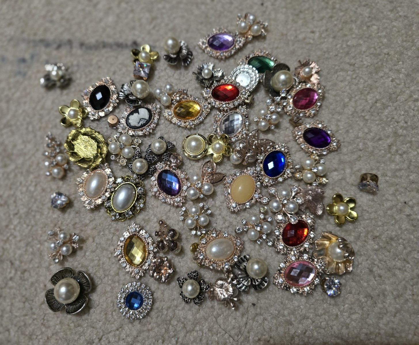 Mixed Lot Multicolor Charms & Findings Metal Glass Faux Pearl Rhinestones