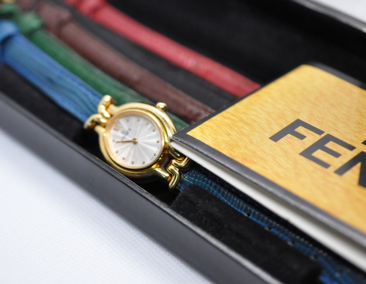 Vintage Fendi 640L Chameleon Quartz Watch w/ 5 Color Bands Pre-owned 24mm swiss