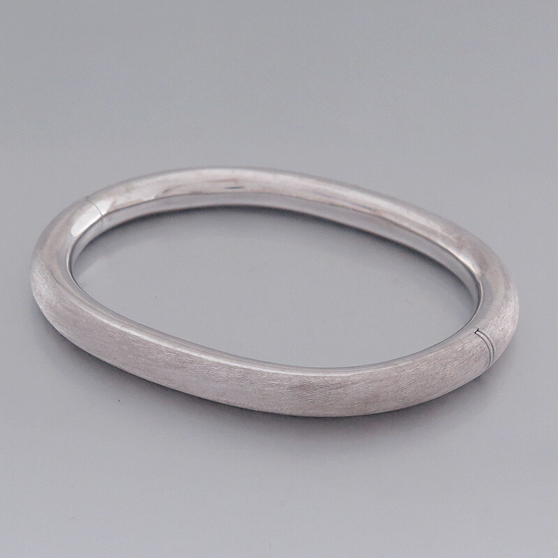 Vintage Bangle – Hinged in 14K/585 White Gold – Frosted Finish