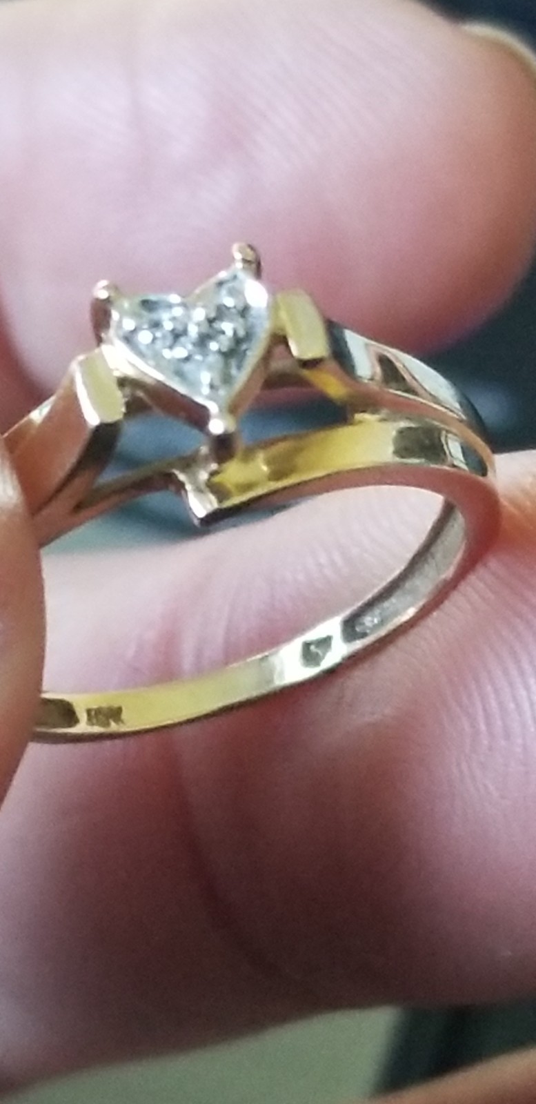 10K Solid Yellow Gold Diamond Heart Ring Size 7 1.95g