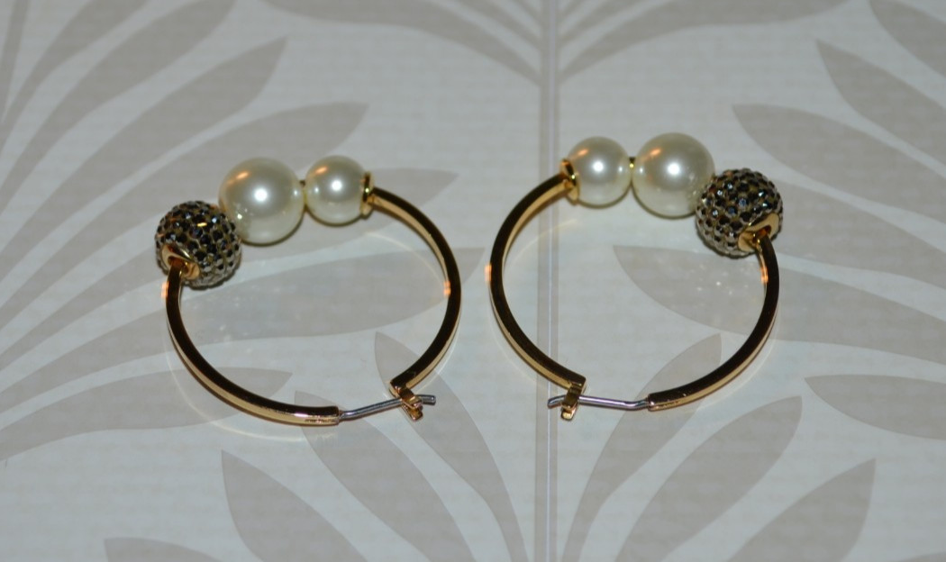 Henri Bendel Faux Pearl Hoop Earrings – Elegant Gold Tone
