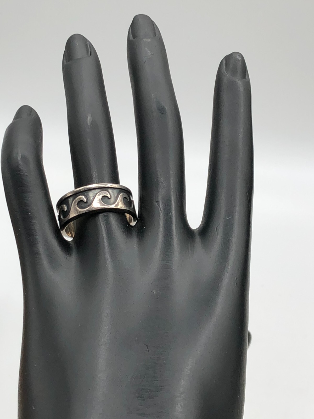 Vintage Silver Black Enamel Wave Design Band Style Ring Size 10 8.8 Grams