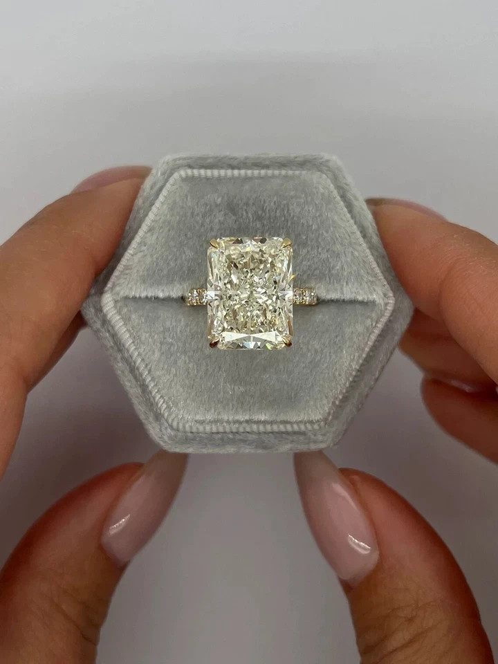 IGI Certified 14k Yellow Gold Diamond Ring 5.30 Ct Radiant Cut Lab Grown VVS E F