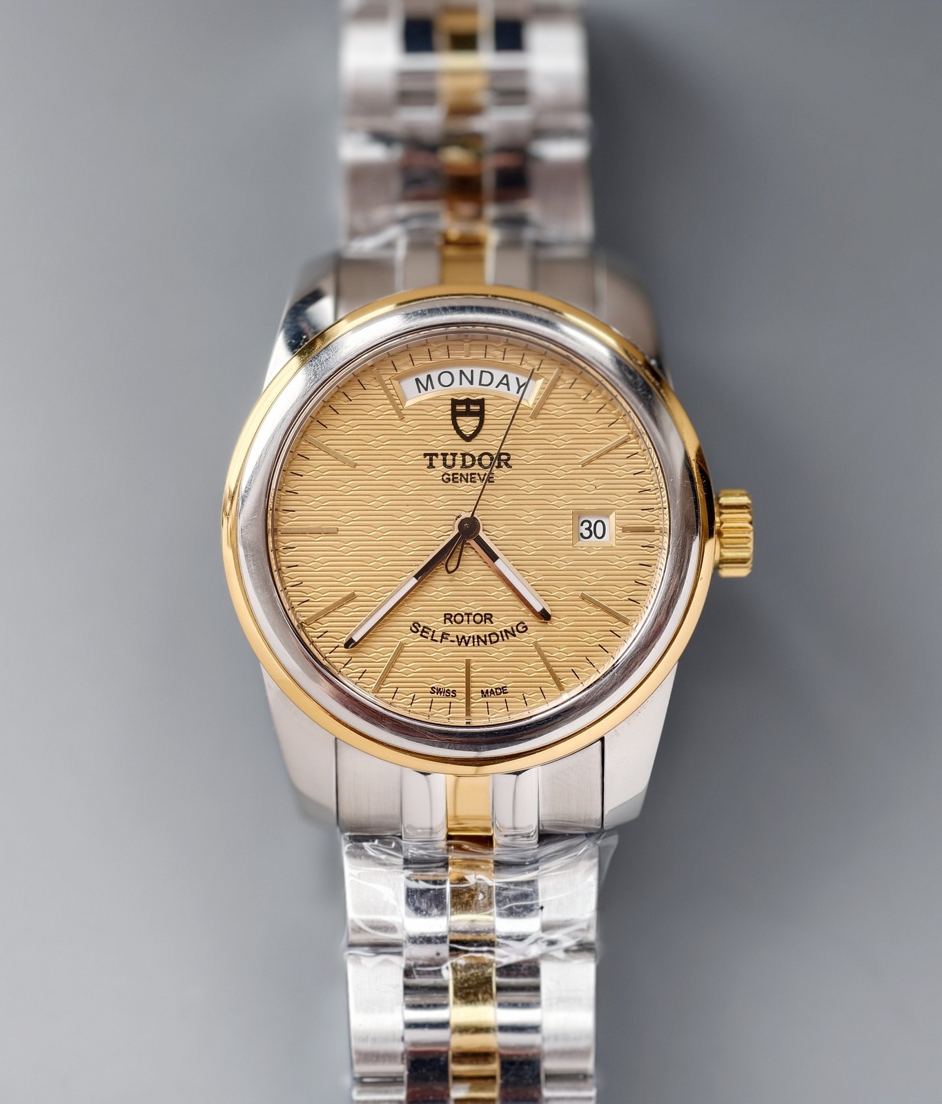Tudor Gilding Linen Dial Glamour M56003-0003 Men’s Watch Automatic 39mm Date