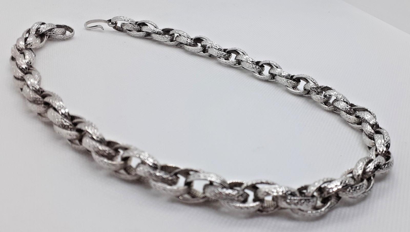 VTG Signed Monet Chunky Silver Tone Oval MultiLink Crisscross Necklace 20 inch