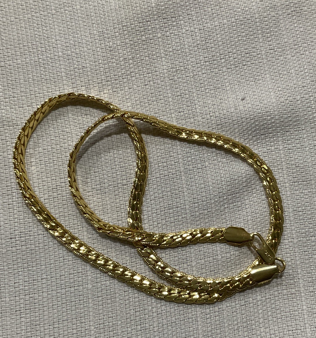 Gold Tone Curb Link Chain Necklace Lobster Clasp Metal No Stone