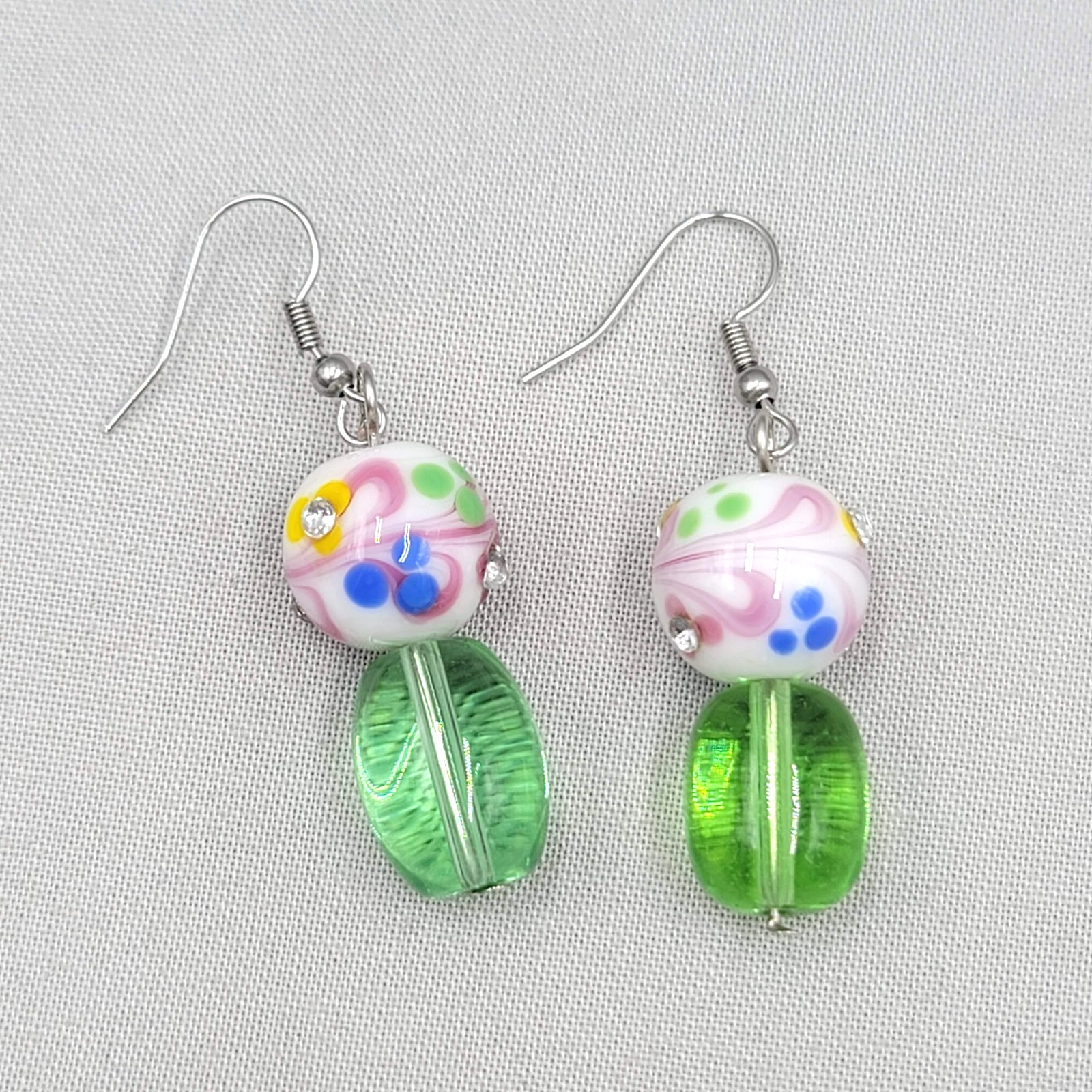 Multicolor White Art Glass Bead Green Pierced Earrings Silver tone Dangle 1 3/8″