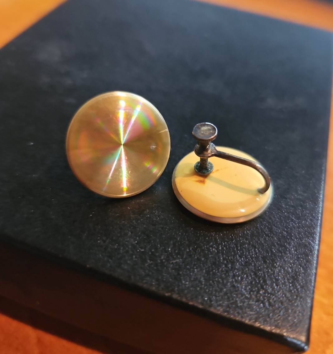 Vintage 1960s Holographic Sterling Silver Screw Back Earrings Round 3/4″