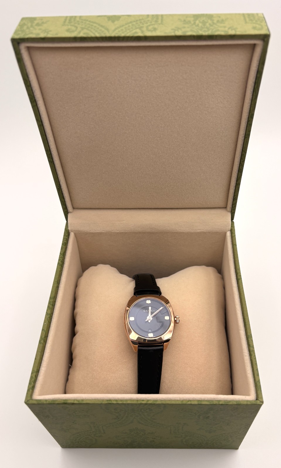 Gucci GG2570 Women’s Gold Tone Black Dial Quartz Watch – YA142509
