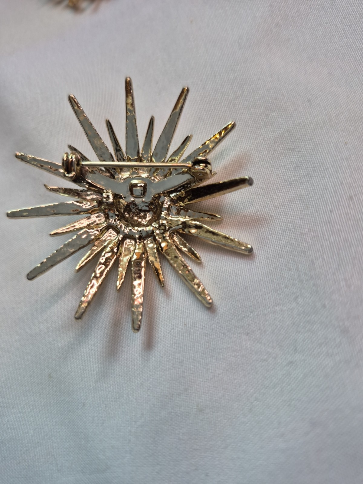 Vintage Brooches Lot Of Four