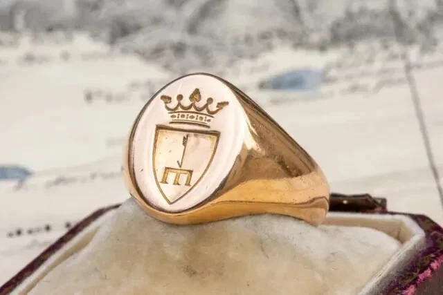 Coat of Arms Chevaliers Heraldry Victorian Signet Ring 14K Yellow Gold Plated