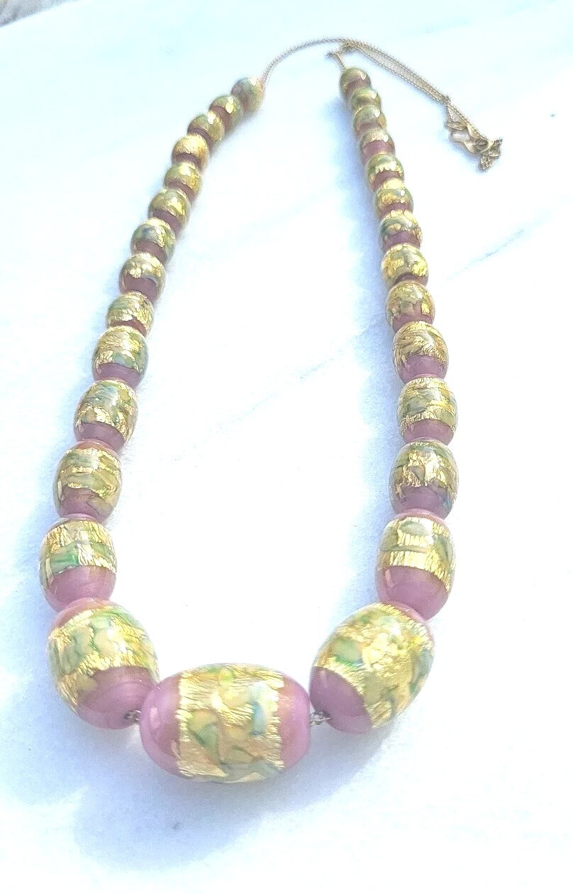 VINTAGE GOLD FOIL GREEN YELLOW MAUVE ART GLASS BEAD CHAIN NECKLACE SET RAREST!!
