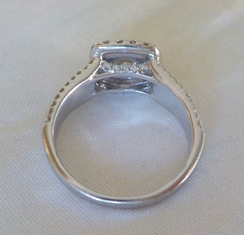 Dazzling 14K White Gold 0.55c Solitaire Diamond Halo Ring -5.84 gm, Sz 8, 1.29ct