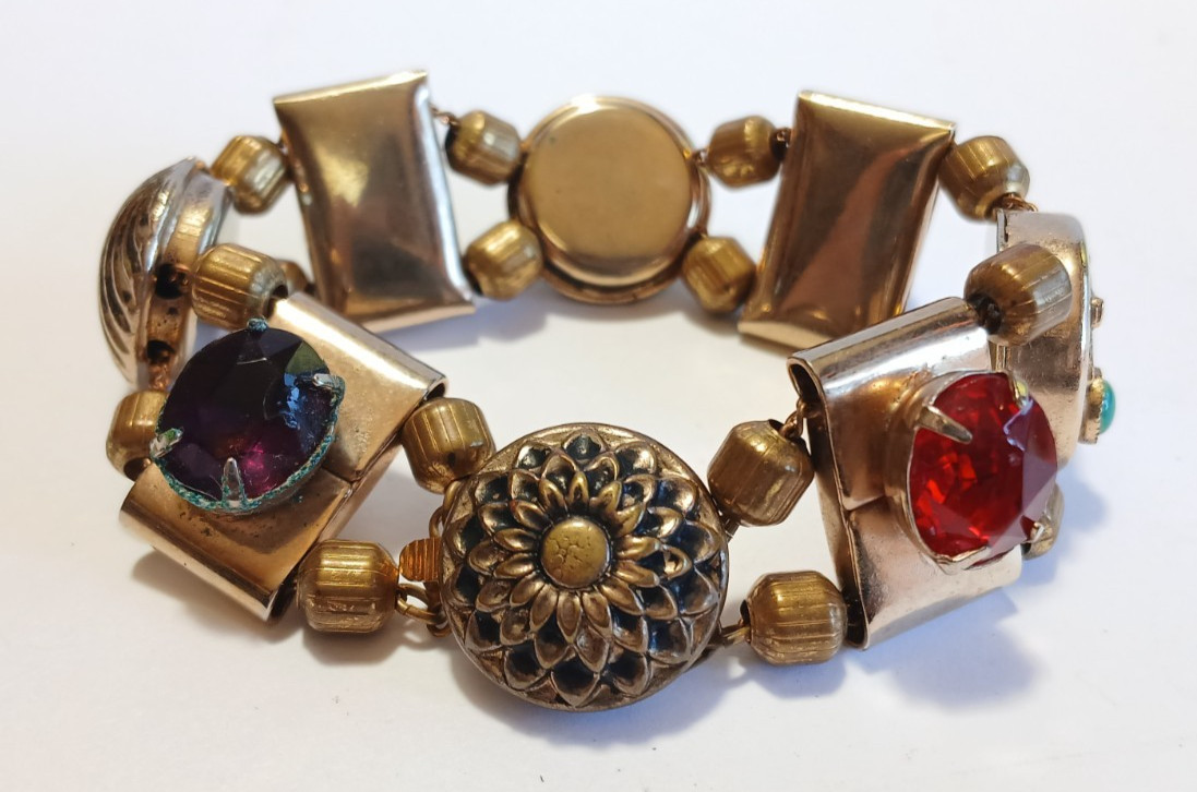 VINTAGE VICTORIAN REVIVAL FACETED MULTI COLOR STONES SHELL & LION SLIDE BRACELET