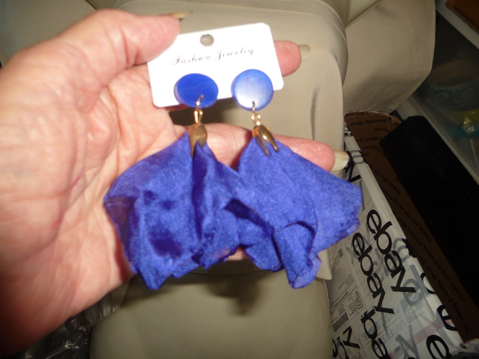 ROYAL BLUE FABRIC NET LACE 2 1/2″L DANGLE PEARLS PIERCED EARRINGS #25/21A