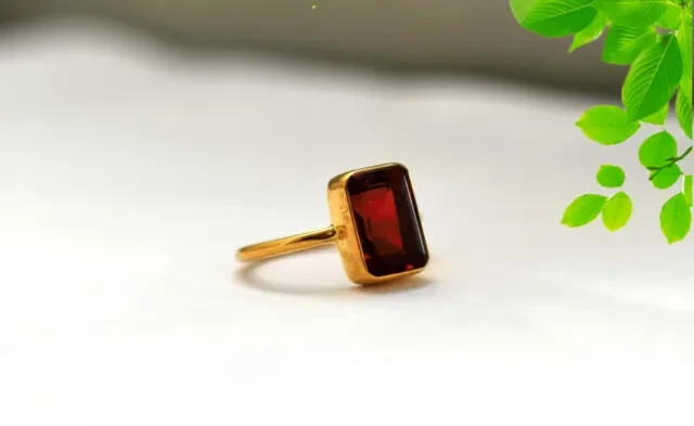 2Ct Emerald Lab Created Garnet Women Wedding Ring 14k Yellow Gold Plated Silver
