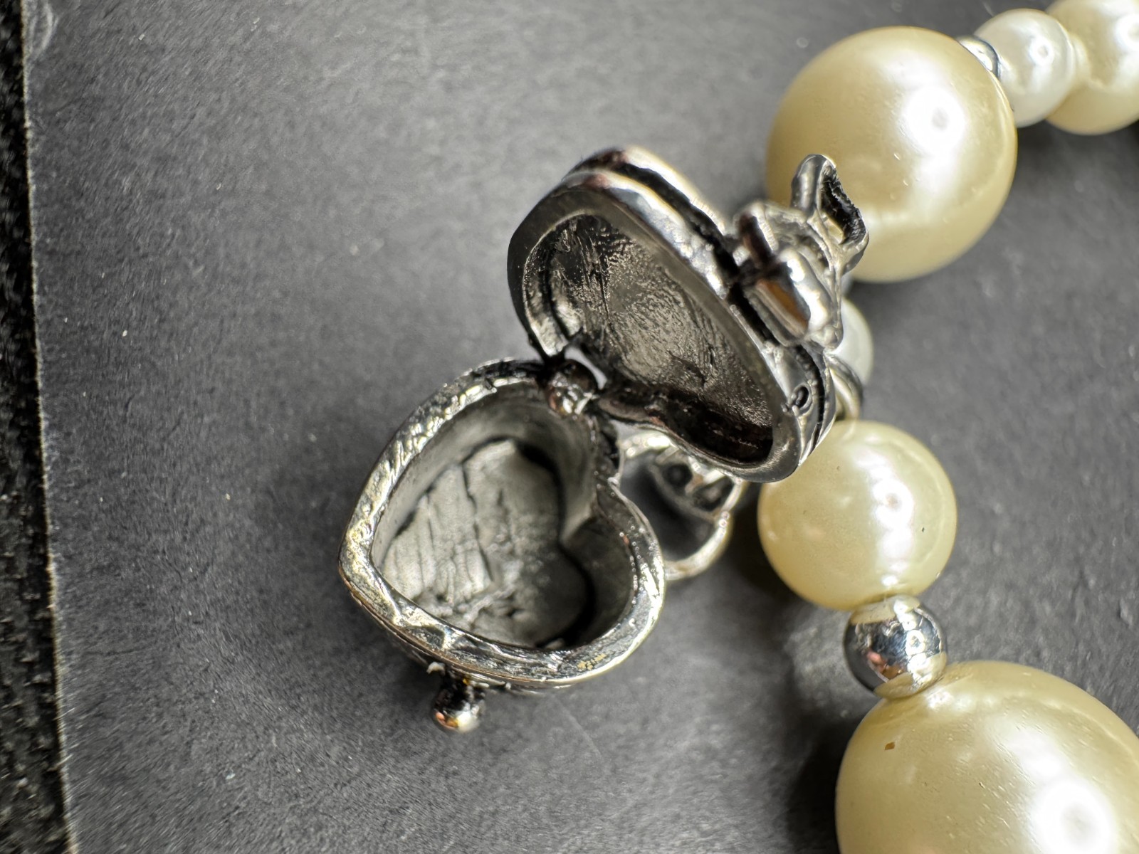 ALEXA’S ANGELS Heart Prayer Box Locket Charm Faux Pearl Beads Bracelet Sz 7.5