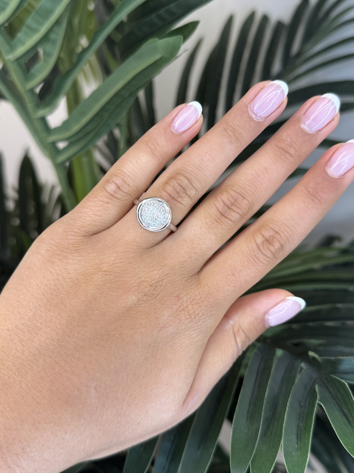 14k White Gold H.J. Namdar Round Diamond Pavé Cocktail Ring 0.25 tcw.