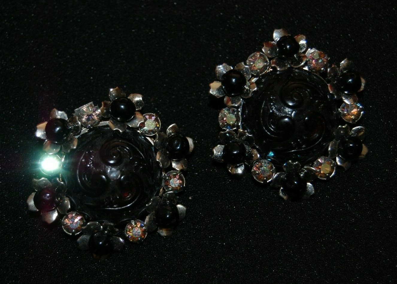 Elegant Vtg 80’s Couture Black Cabochon Beaded Flowers Silver Tone Clip Earrings