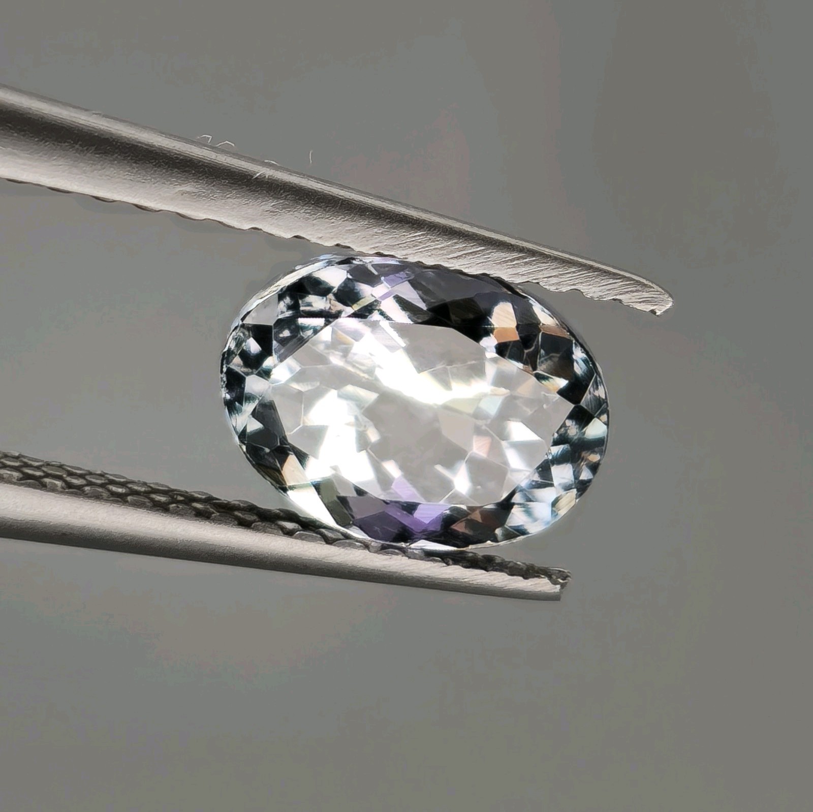 Untreated tanzanite 1.56 carat tri-colour green lavender oval cut collectors gem