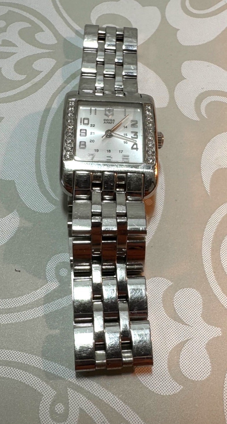 Victorinox Swiss Army Alliance Watch Silvertone Sapphire Crystal AS IS
