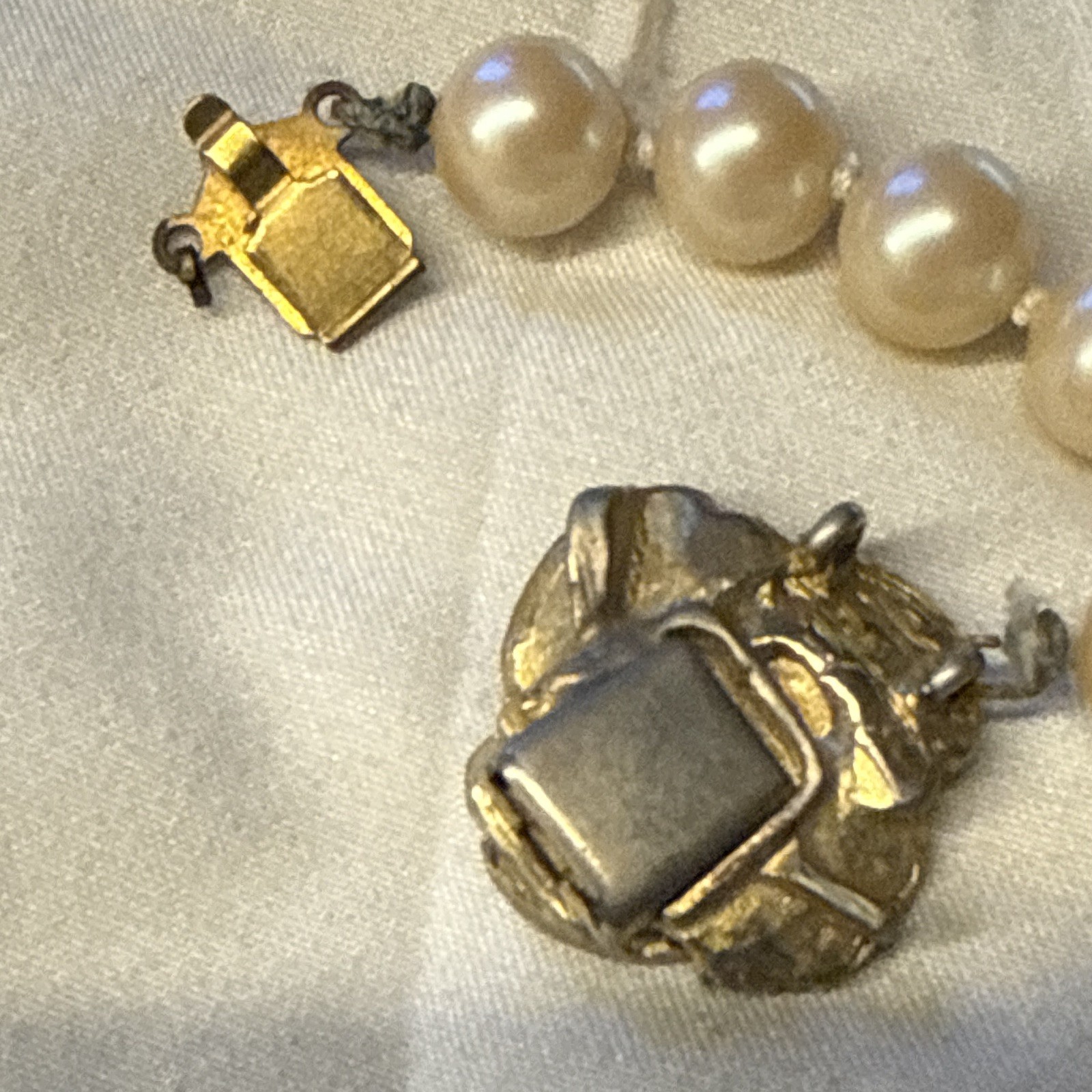 Vintage 1920s 1930s faux Pearl choker with push lock clasp – costume jewelry