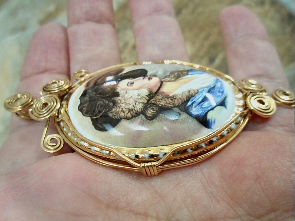 14kgf 1900 LADY ELEANOR FINE BONE CHINA ENGLAND PENDANT FOR NECKLACE;3.25 X1 5/8
