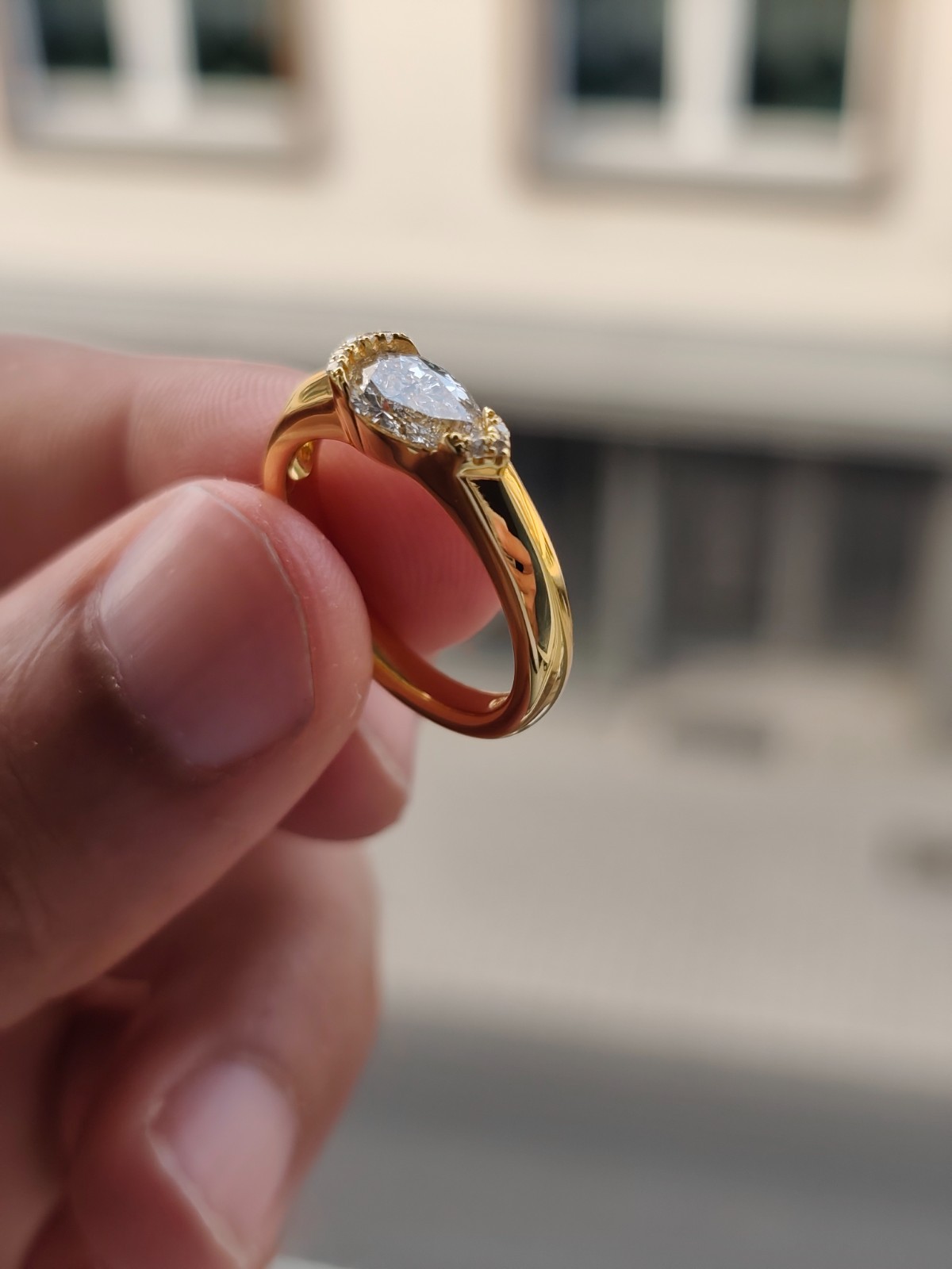 18K Yellow Gold Solitaire Ring 1.01ct Pear Diamond (Brown) IGI Size 5,6,7,8,9,10