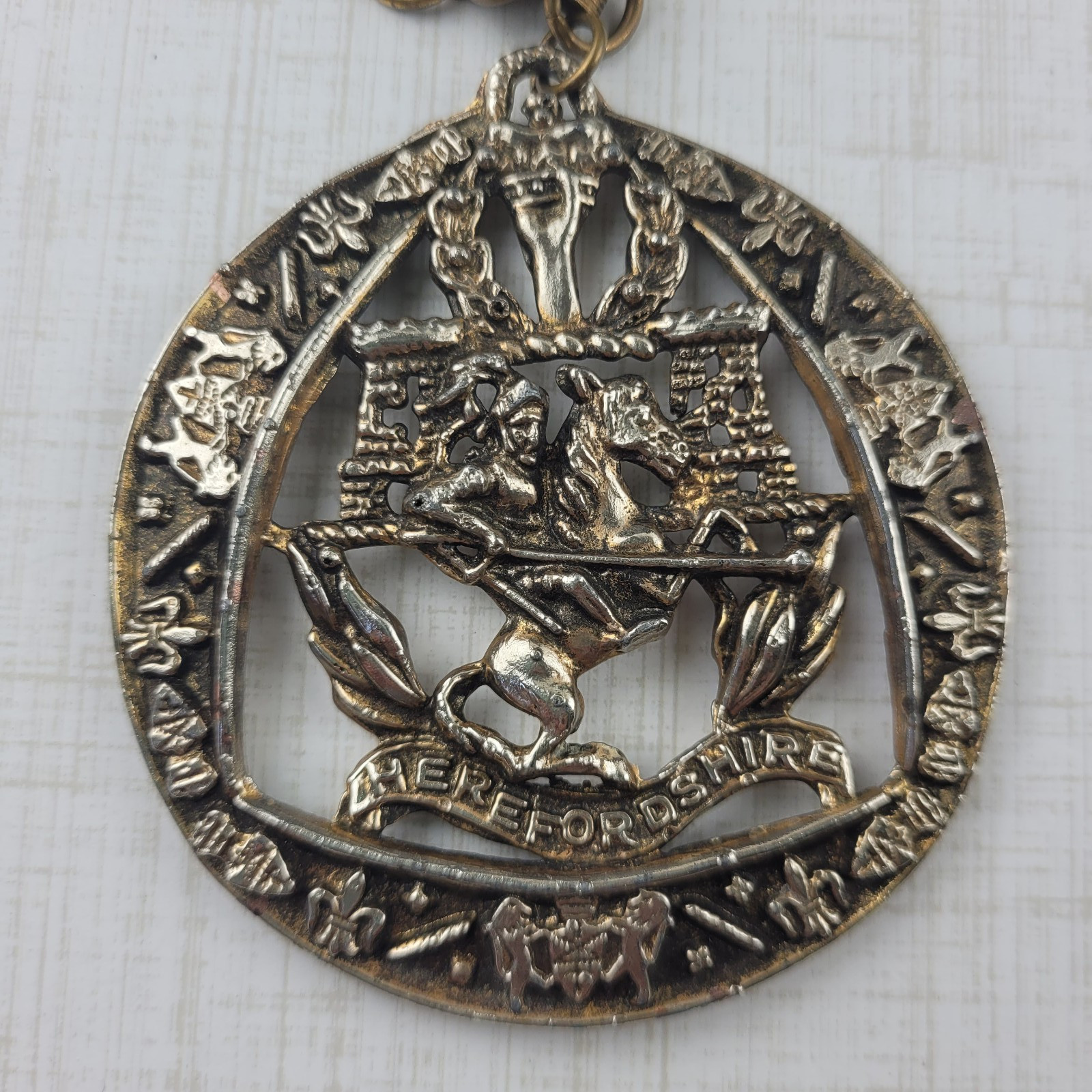 Herefordshire 3″ Metal Medallion Necklace Heraldic Coat of Arms Jousting Knight