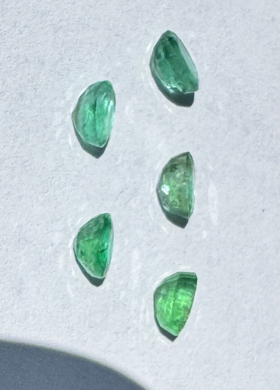 Natural 5 Beautiful Green Emeralds natural 1.06 CTs 4.2by3.2mm Oval
