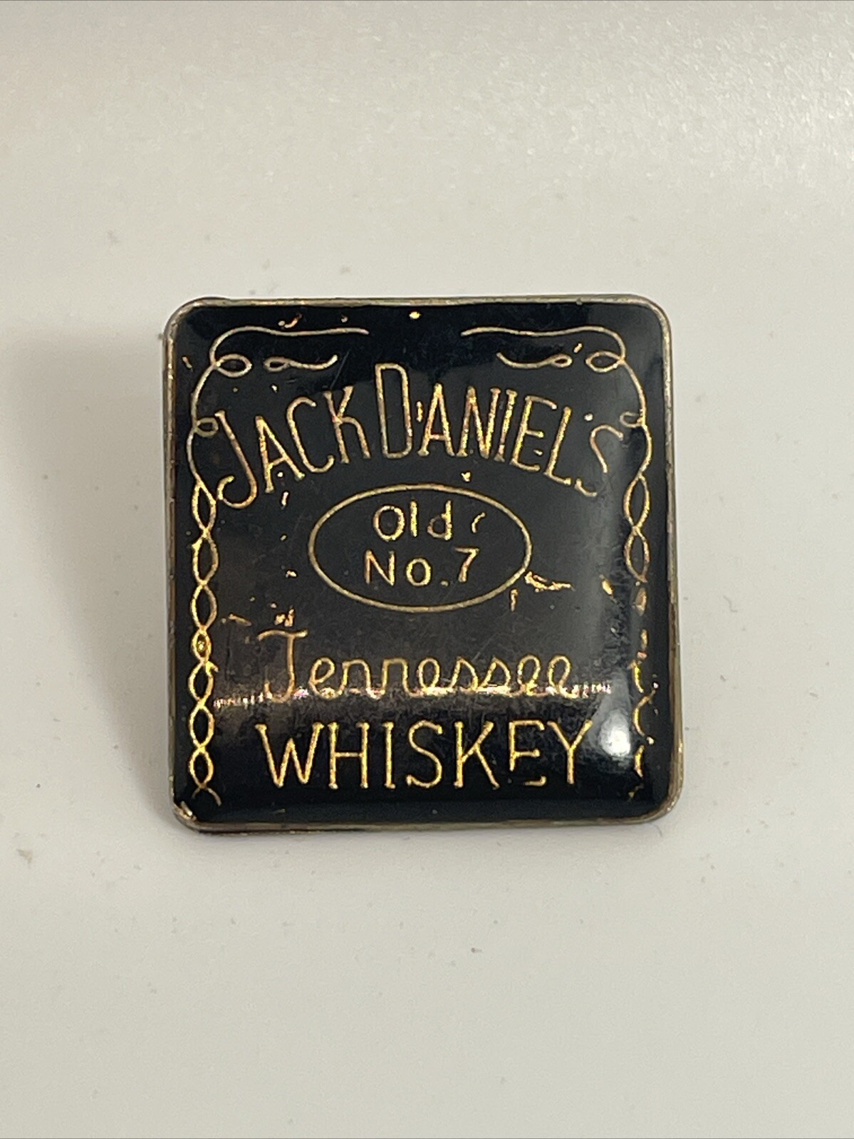Jack Daniels Tennessee Whiskey Lapel Pin Estate Find Fashion Jewelry KG JD