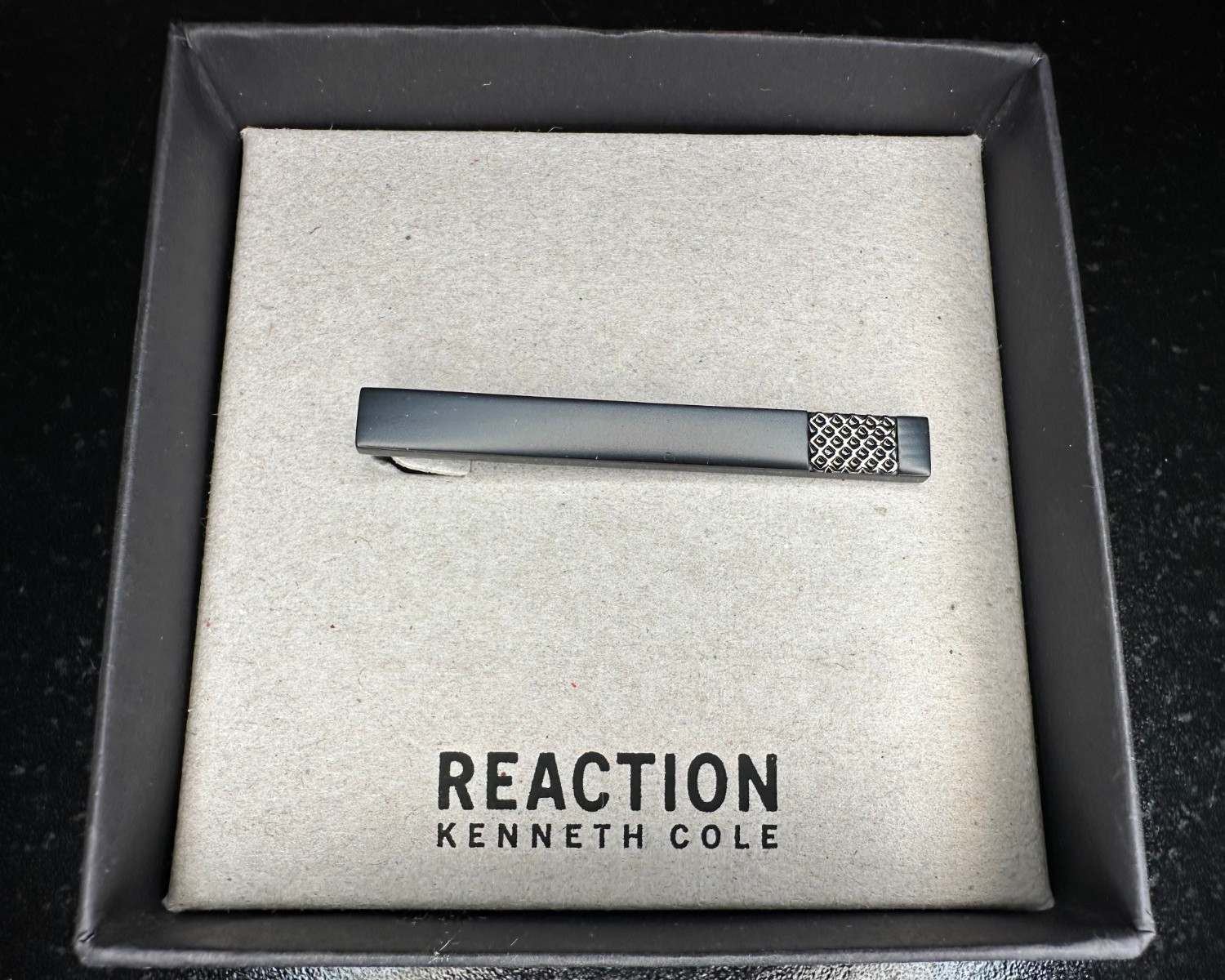 NEW Men’s KENNETH COLE REACTION TIE BAR/CLIP Black Gray Dress Shirt Suit IN BOX