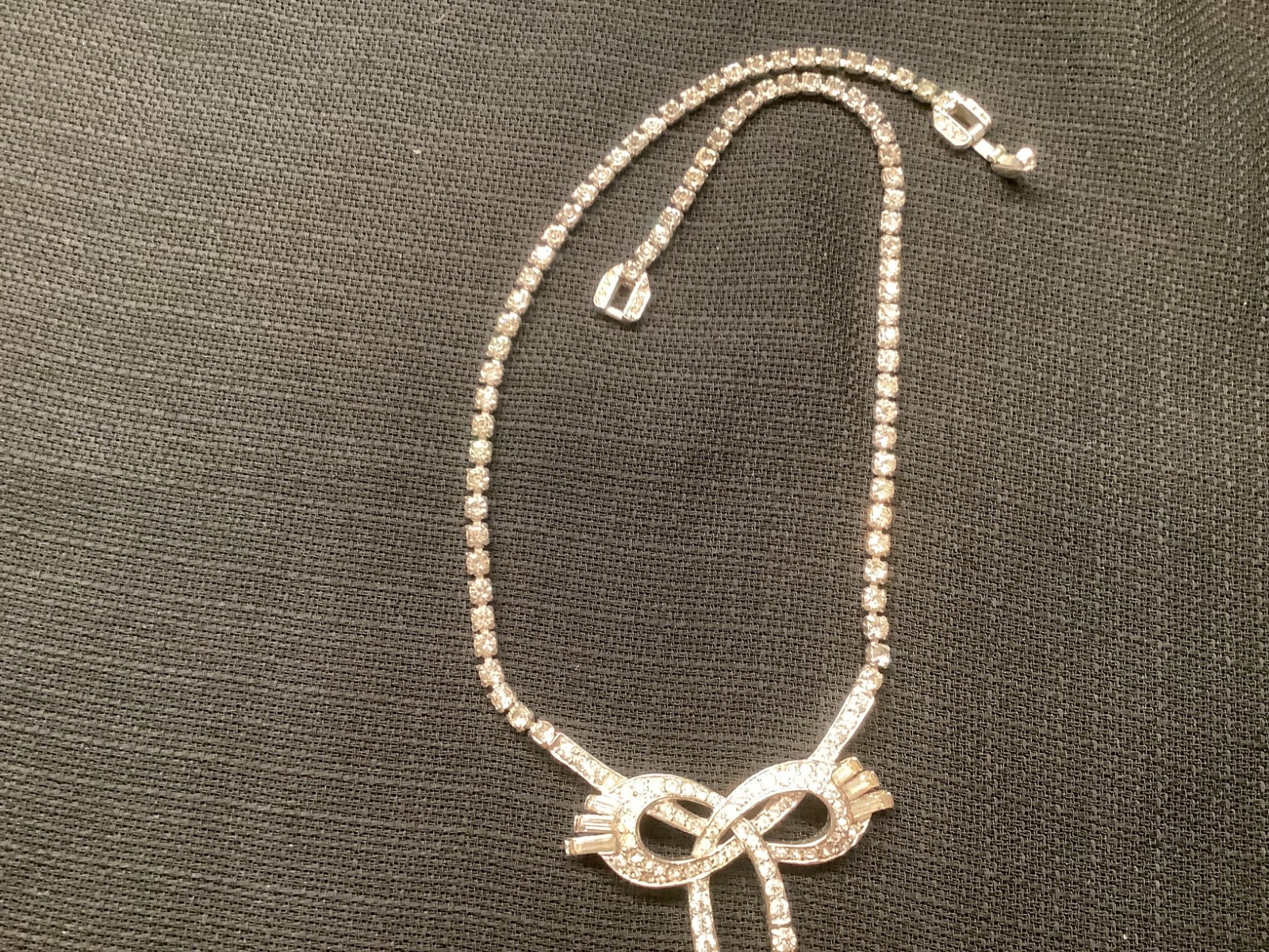 Boucher vintage clear rhinestone bow necklace with dangles, gorgeous !