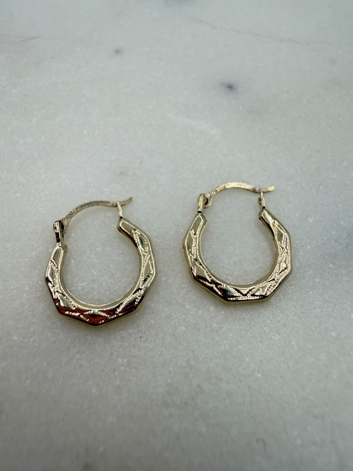 10k Yellow Gold Hoop Earring 0.27g
