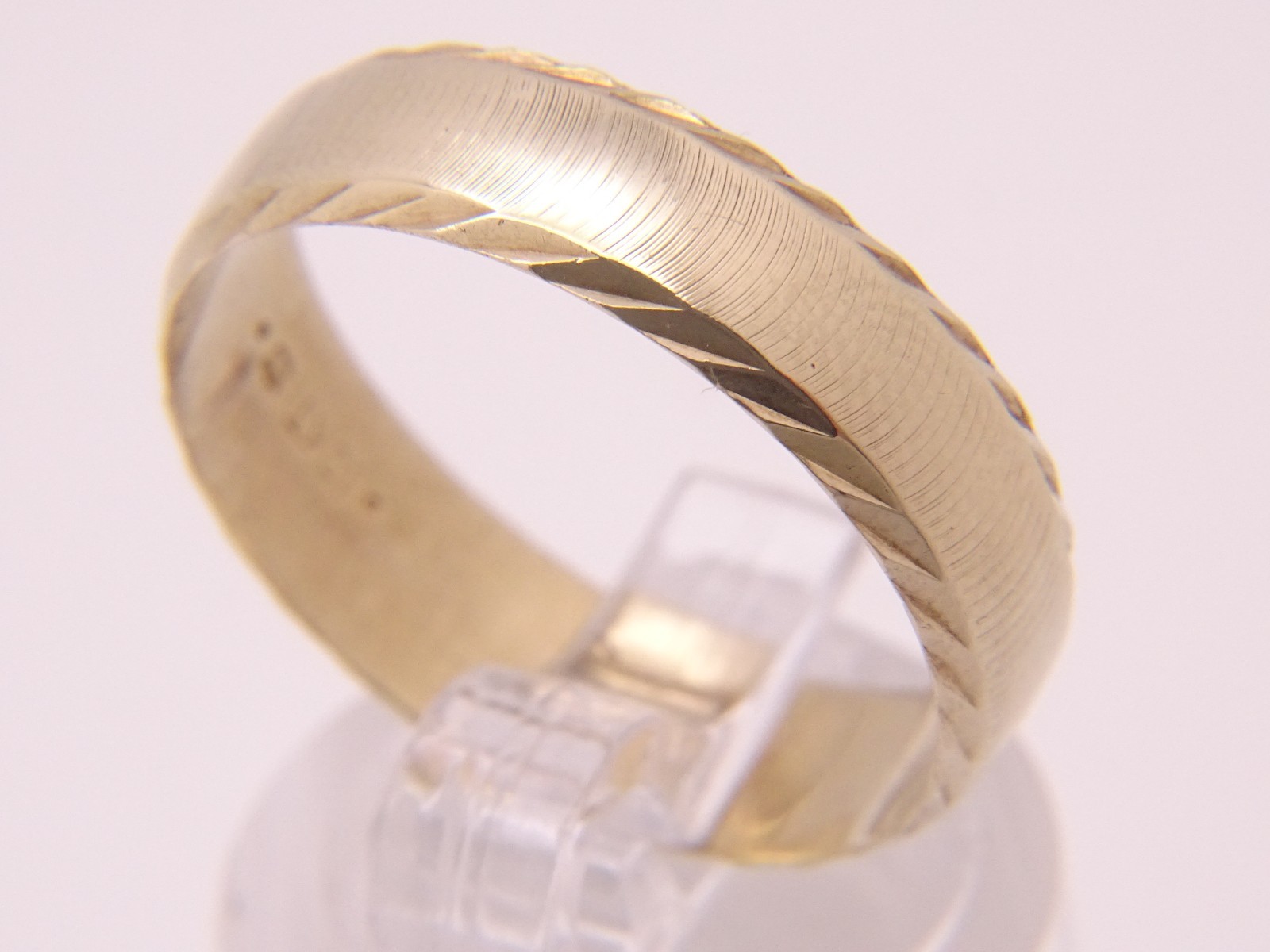 Classic 10 K Yellow Gold Arch and Diagonal Pattern Sz 11.5 Men’s Wedding Band