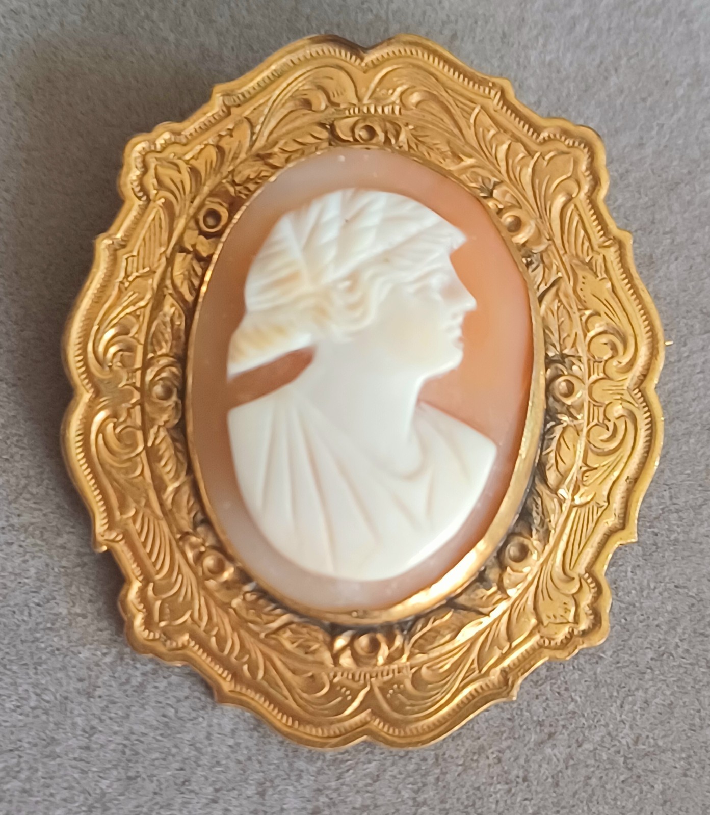 Vintage 40’s Embossed Goldfilled Carved Shell Cameo Brooch